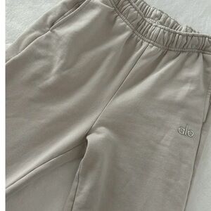 Alo Accolade sweatpants in Bone